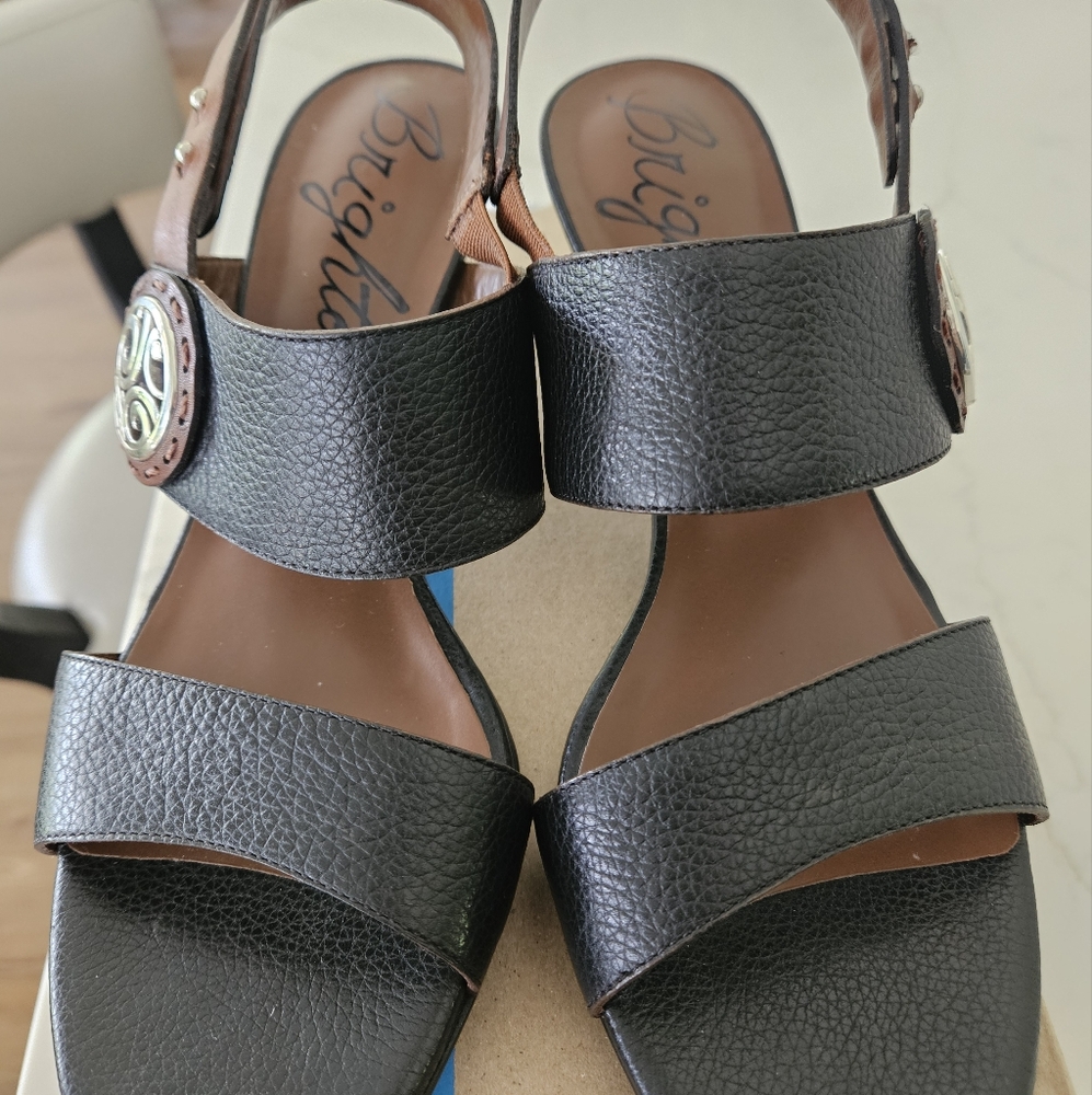 Brighton Town Black & Brown Leather Heeled Sandals, Size 9.